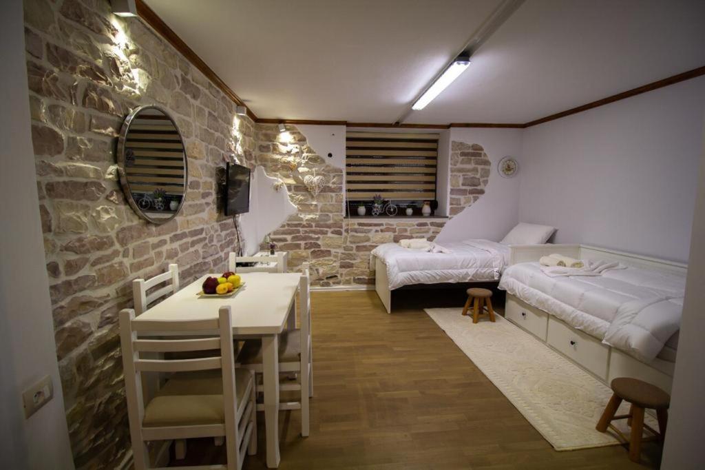 Solhouse Apartment จีโรคาสเตอร์ ภายนอก รูปภาพ
